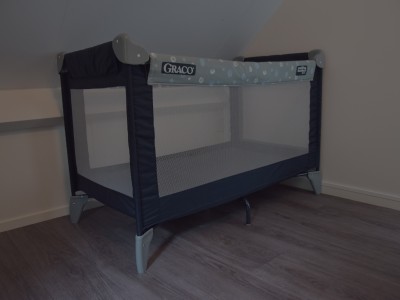 Ook is er een baby (camping) bedje beschikbaar